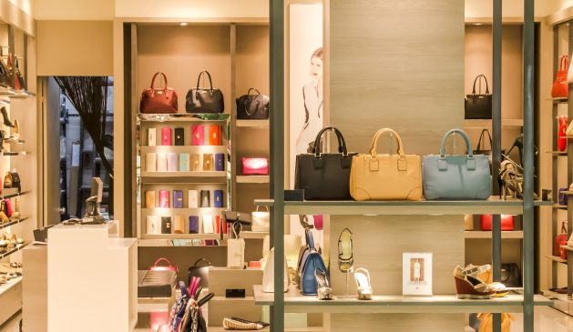 Luxusartikel in einer Boutique - LVMH ist immer dabei Luxusartikel in einer Boutique - LVMH ist immer dabei