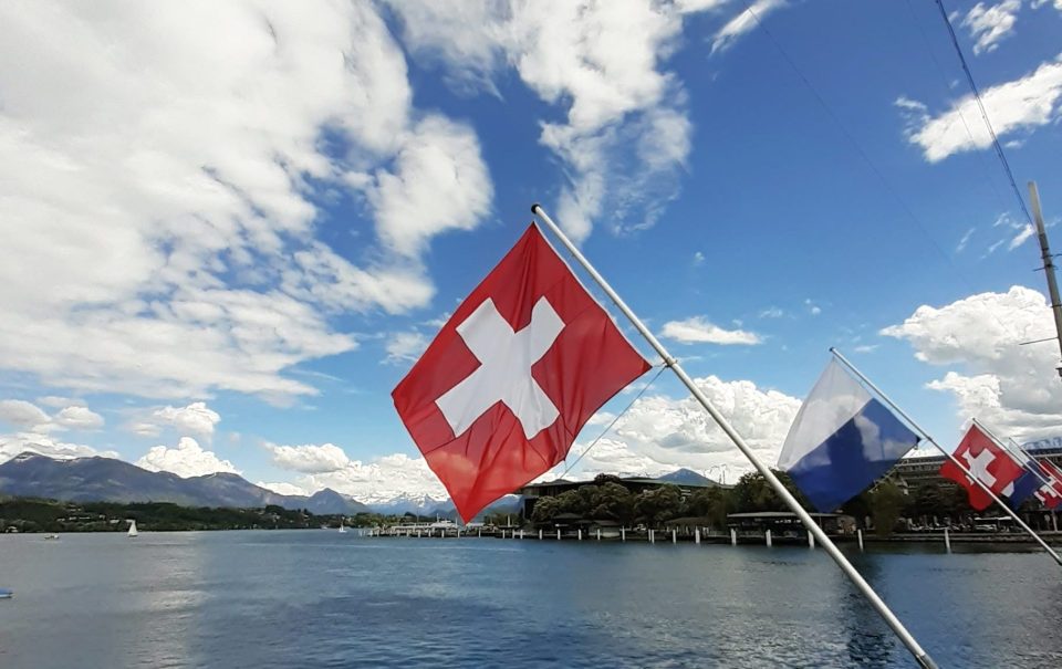 Die Flagge der Schweiz, Luzern am Vierwaldstättersee