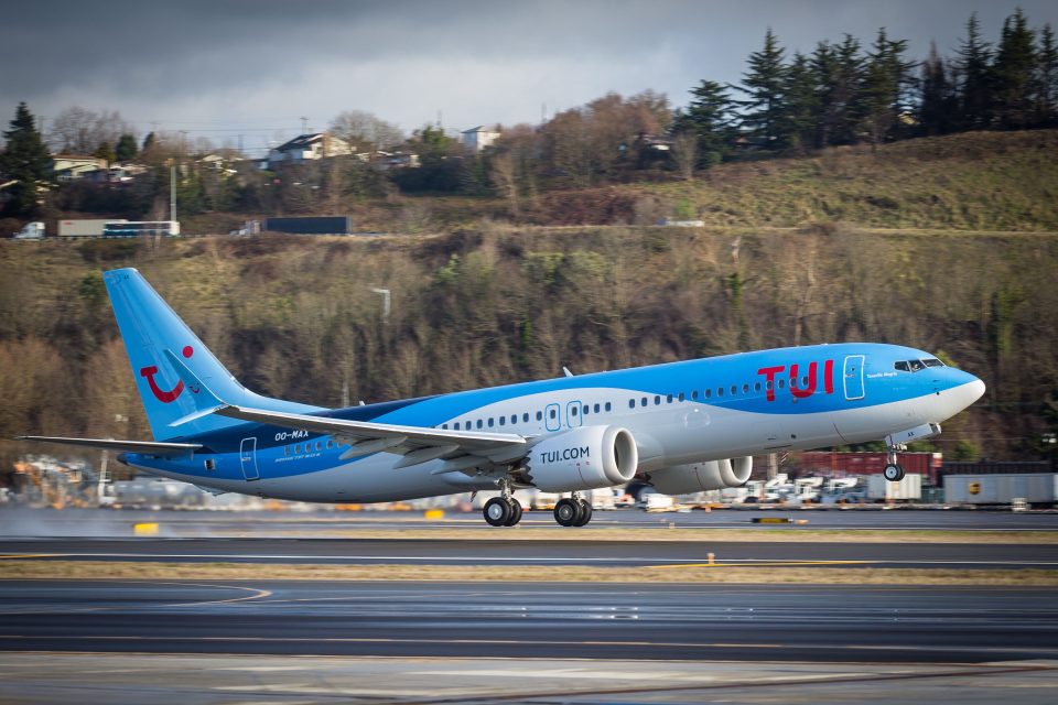 Eine Boeing 737 MAX 8 im TUI Design