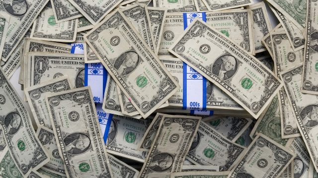Viele 1 US-Dollar Noten auf einem Haufen