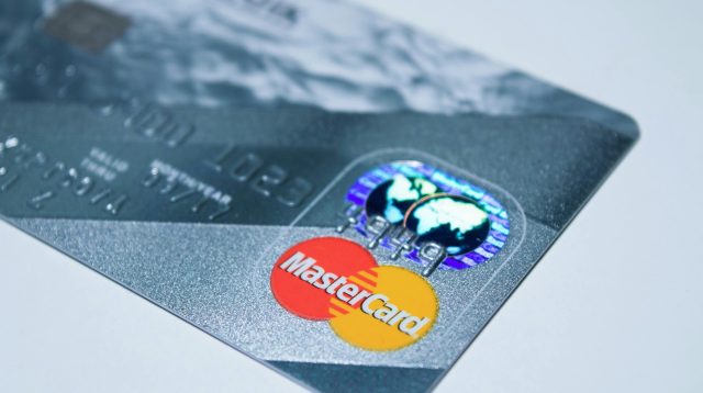 Kurznachrichten zu Mastercard und Evonik