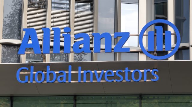 Ein Allianz Global Investors Schild an einem Gebäude in Frankfurt am Main, Deutschland