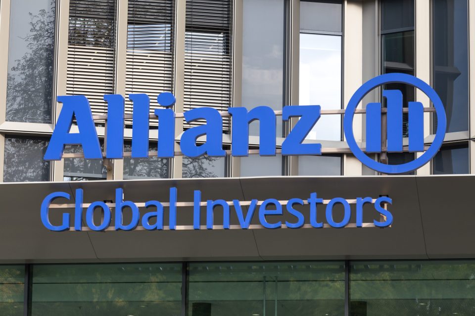 Ein Allianz Global Investors Schild an einem Gebäude in Frankfurt am Main, Deutschland