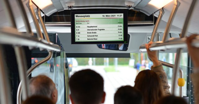 Multimedia Display für Busse und Bahnen mit Software von Init