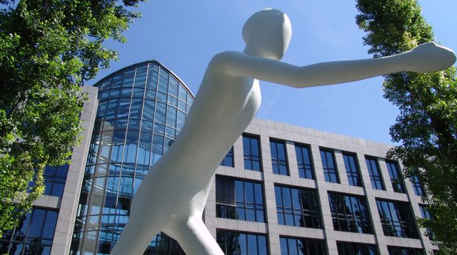 Kurznachrichten zu Munich Re, Fresenius Medical Care und Hensoldt