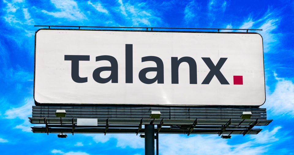 Schild mit dem talanx Logo