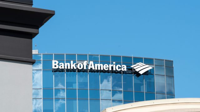 Bank of America Zeichen auf einem Glasgebäude