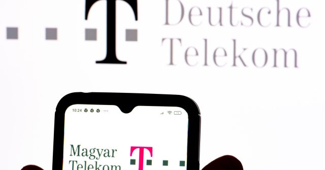 Handy zeigt das Logo von Magyar Telekom, einer Tochter der Deutschen Telekom AG