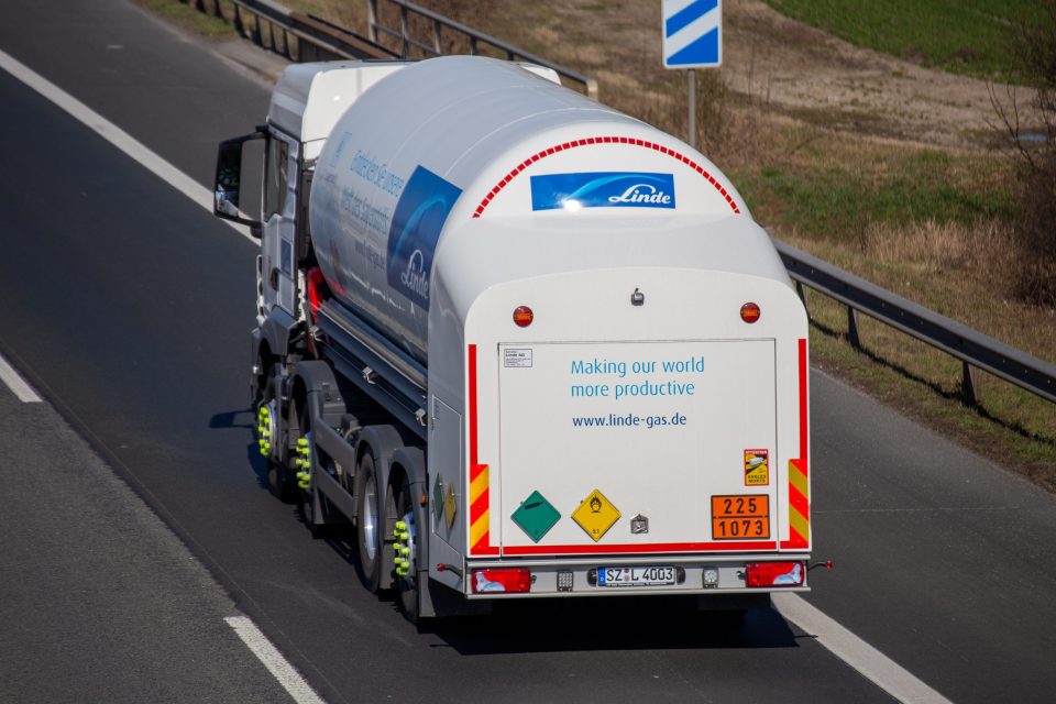 Linde-LKW auf deutscher Autobahn