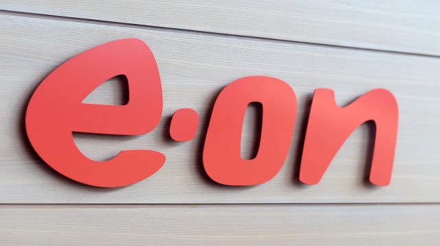 Das E.ON Logo auf Holz