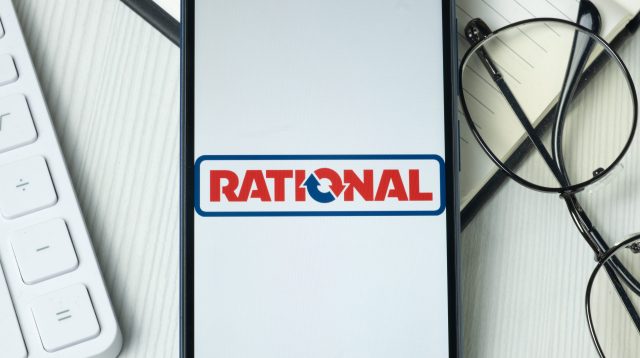 Das Rational AG Logo auf einem Telefondisplay