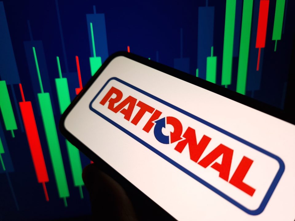 Das Firmenlogo der Rational AG auf einem Mobiltelefon