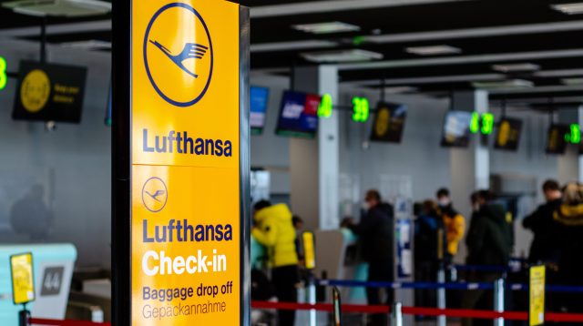 Wer an diesem Check-In steht, hat vorher Amadeus IT genutzt.