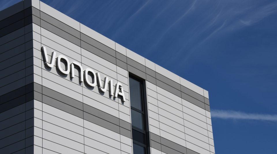 Das Vonovia Logo am Hauptsitz der Vonovia SE in Bochum, Deutschland