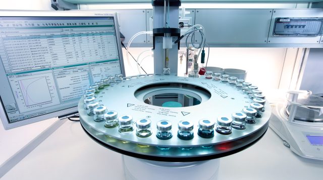 Ein Laborgerät im Technologiezentrum der Fuchs SE