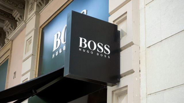 Hugo Boss Ladenschild an einer Hauswand