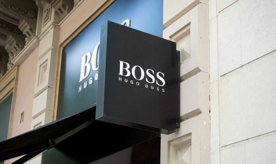 Hugo Boss Ladenschild an einer Hauswand
