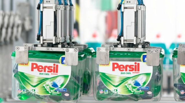 Eine Henkel Produktion der Persil Duo Caps am Standort in Düsseldorf, Deutschland