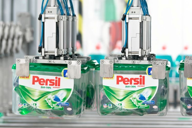 Eine Henkel Produktion der Persil Duo Caps am Standort in Düsseldorf, Deutschland