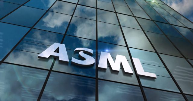 ASML-Schriftzug an den Headquarters in Veldhoven