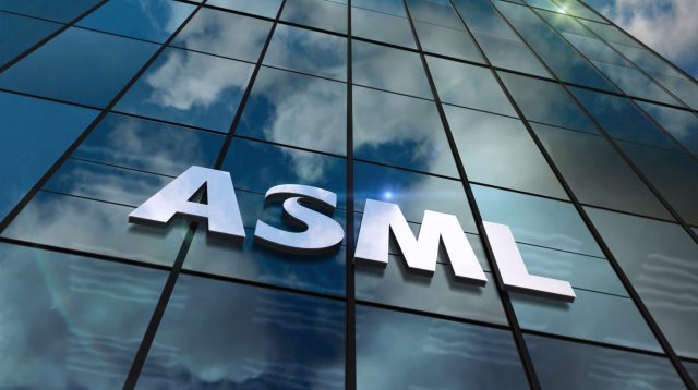 ASML-Schriftzug an den Headquarters in Veldhoven
