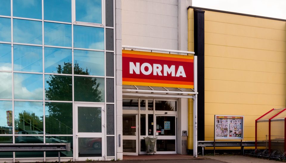 Eingang und Fassade des örtlichen NORMA-Marktes in Neuwied, Deutschland
