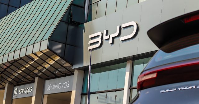BYD-Elektroauto und Logo