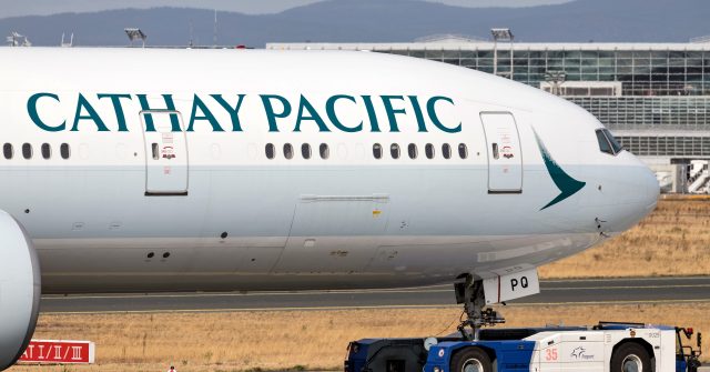 Eine Cathay Pacific Boeing 777-300