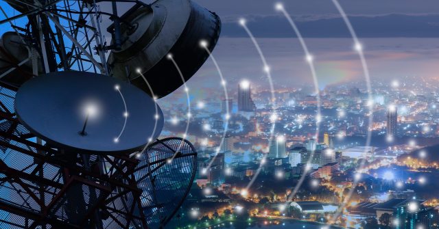 Telekommunikationsmast mit TV-Antennen