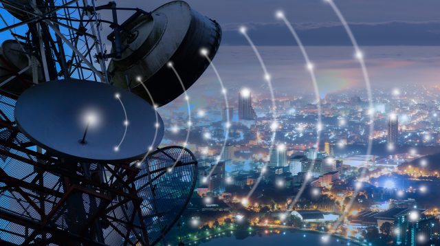 Telekommunikationsmast mit TV-Antennen