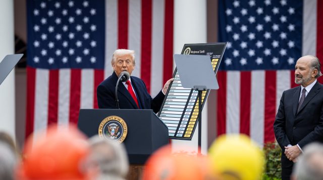 Donald Trump bei seiner Ankündigung der Zölle am 02.04.