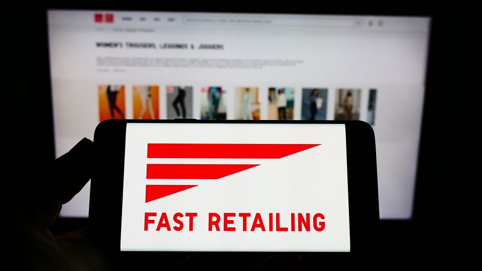 Fast Retailing-Logo