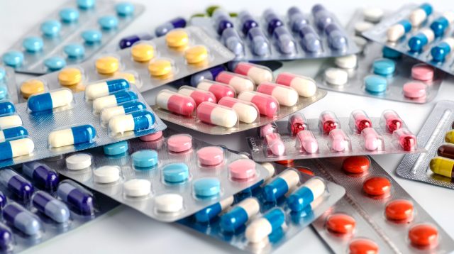 Pharmazeutisches Arzneimittel zur Therapie, Heilmittel in einem Behälter für die Gesundheit