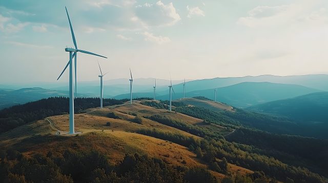Landschaft mit Windkraftanlagen