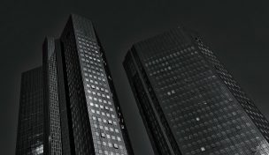 Deutsche Bank fährt zweigleisig