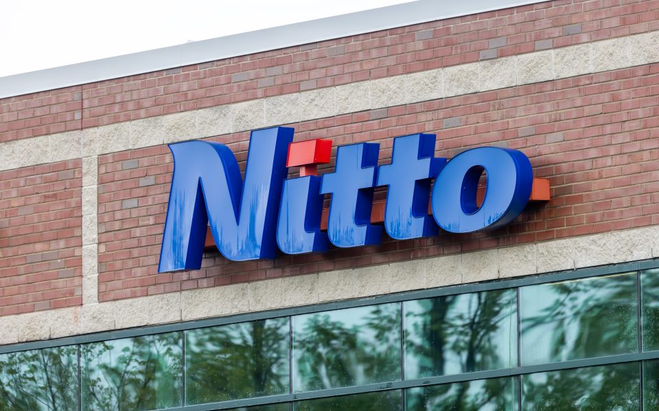 Das Logo von Nitto Denko