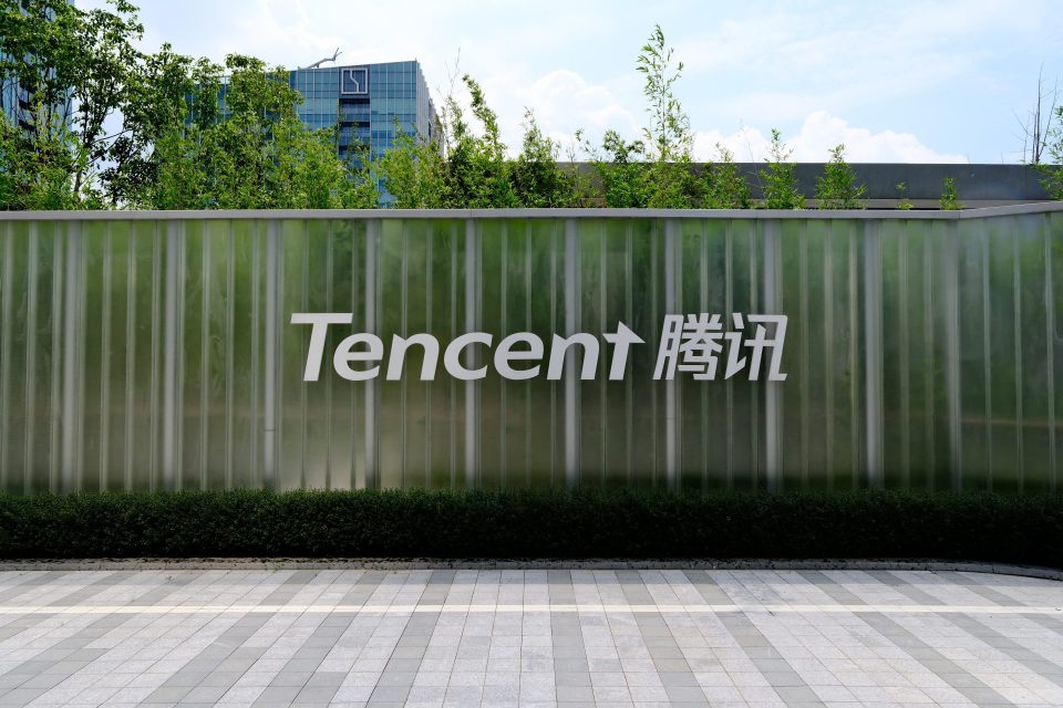 Logo von Tencent Holdings in Shanghai, China