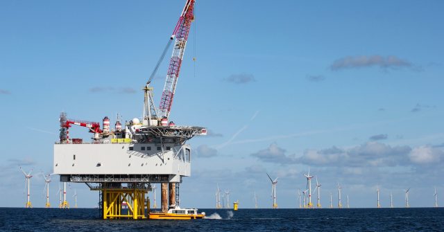 Bau eines Windparks auf dem Meer