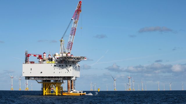 Bau eines Windparks auf dem Meer
