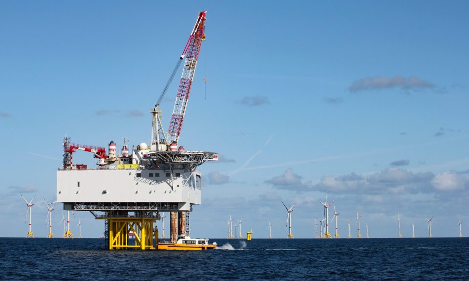 Bau eines Windparks auf dem Meer