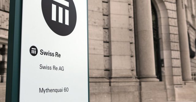Swiss Re Logo am Firmensitz am Mythenquai.