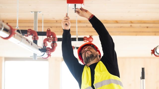 Rauchmelder und andere Sicherheitslösungen für die Industrie bietet Halma an.