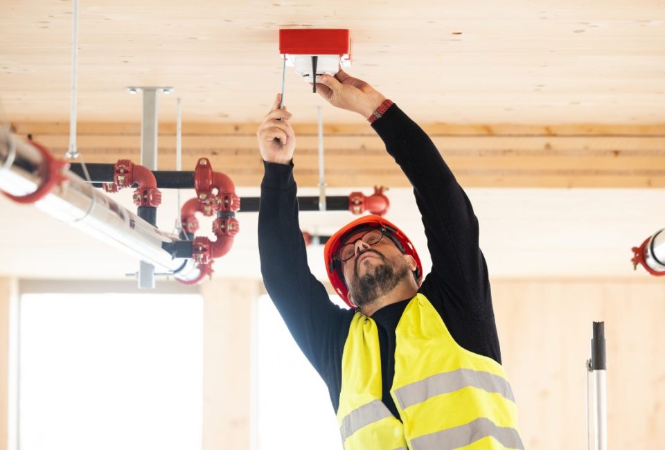 Rauchmelder und andere Sicherheitslösungen für die Industrie bietet Halma an.