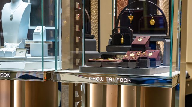 Chow Tai Fook Schmuckauslage am Flughafen Suvarnabhumi