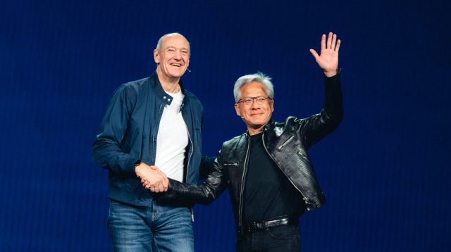 CES 2026: Siemens-CEO Roland Busch und Nvidia-CEO Jensen Huang