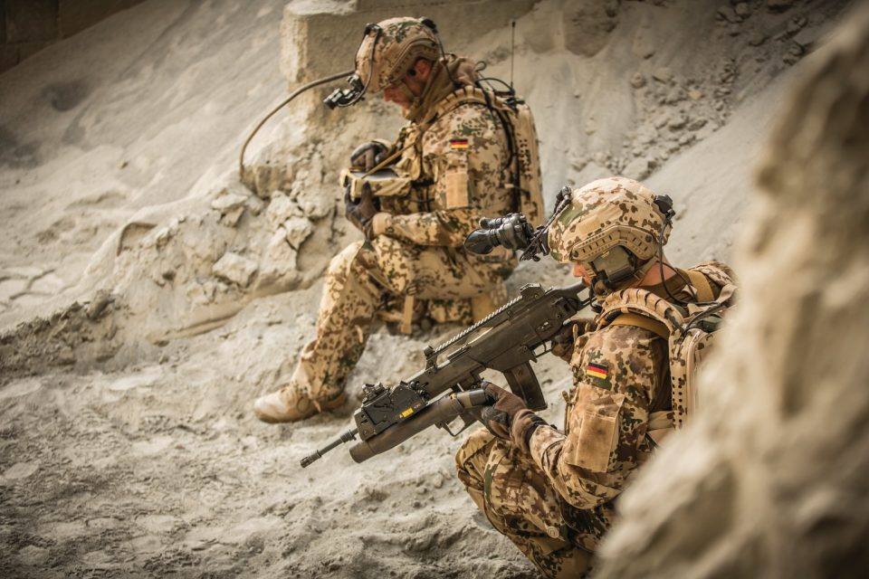 Infanterist der Zukunft. Ceotronics, Rheinmetall und Bundeswehr