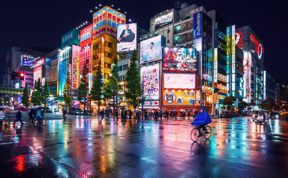Straßenkreuzung in Akihabara, Tokio