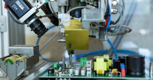 Aurora gehört zur Indus Holding und produziert Heizungs-, Lüftungs- und Klimatisierungs-Fahrzeugkomponenten