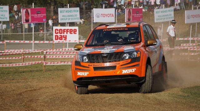 Mahindra Auto bei einer Rally