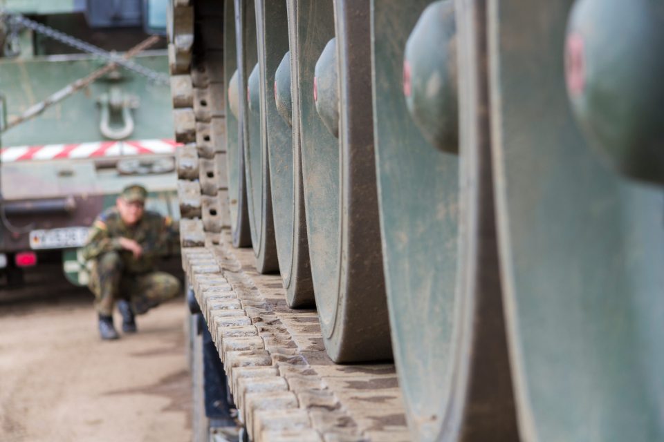 Panzerkette auf einem Schwerlasttransport